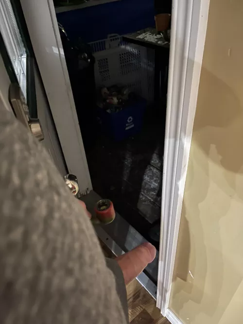 I wonder if any of [m]y neighbours are up this early 🤷🏼‍♂️