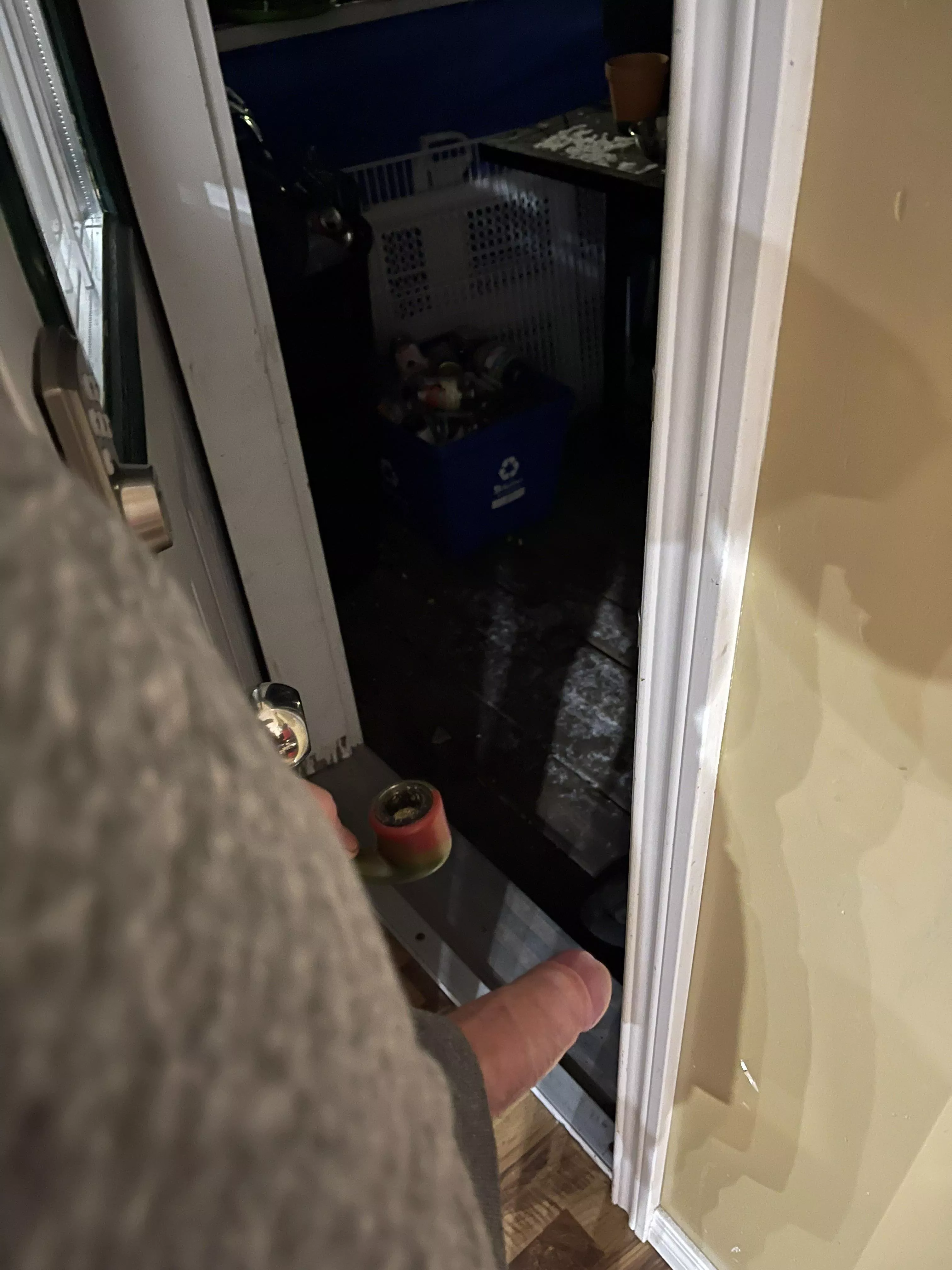 I wonder if any of [m]y neighbours are up this early 🤷🏼‍♂️