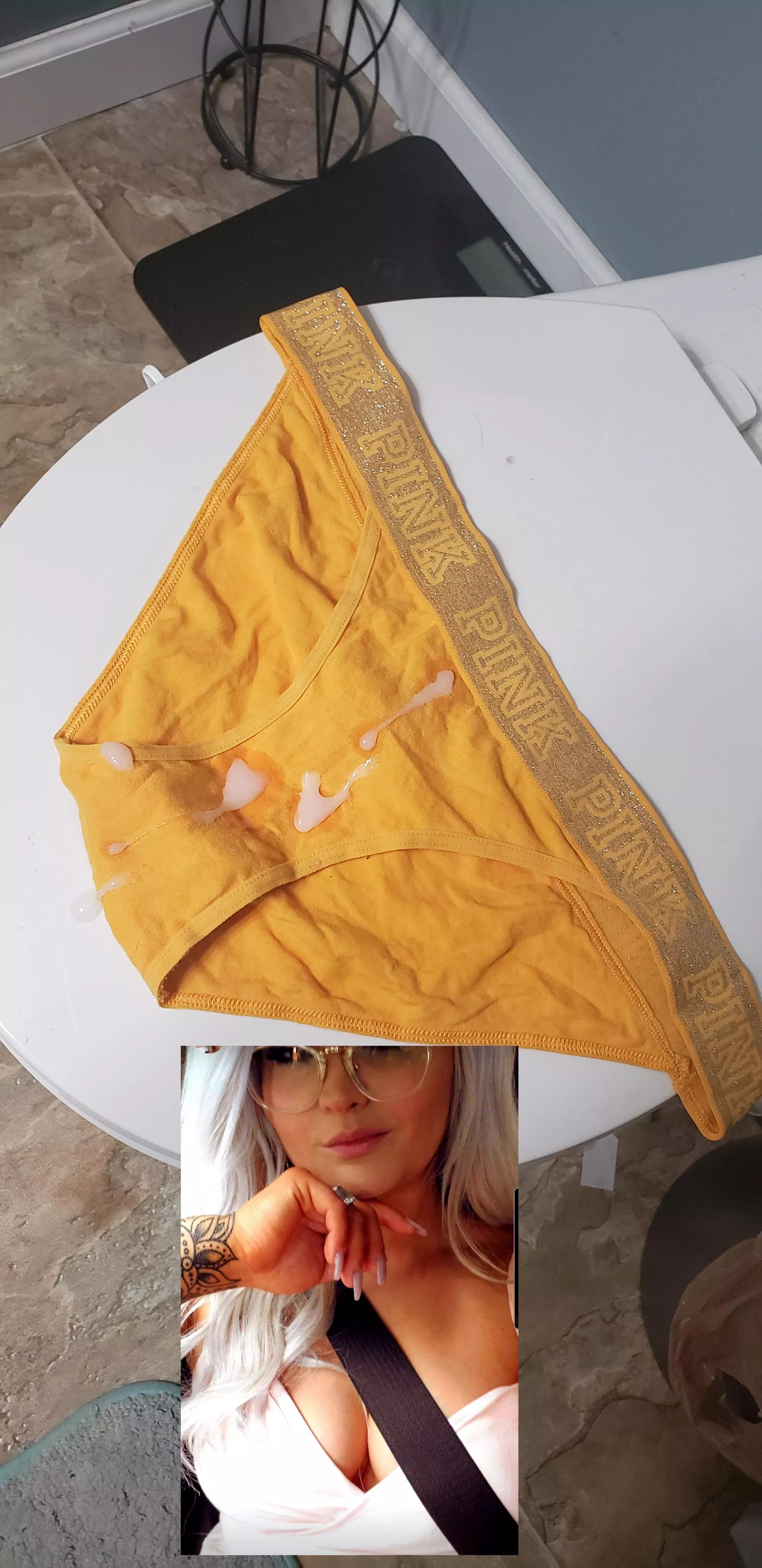 I wonder if she knows that her favorite pair are missing 🤔