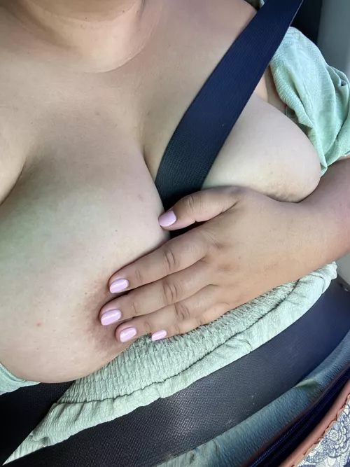 I wonder if the Uber driver noticed me take this picture? π