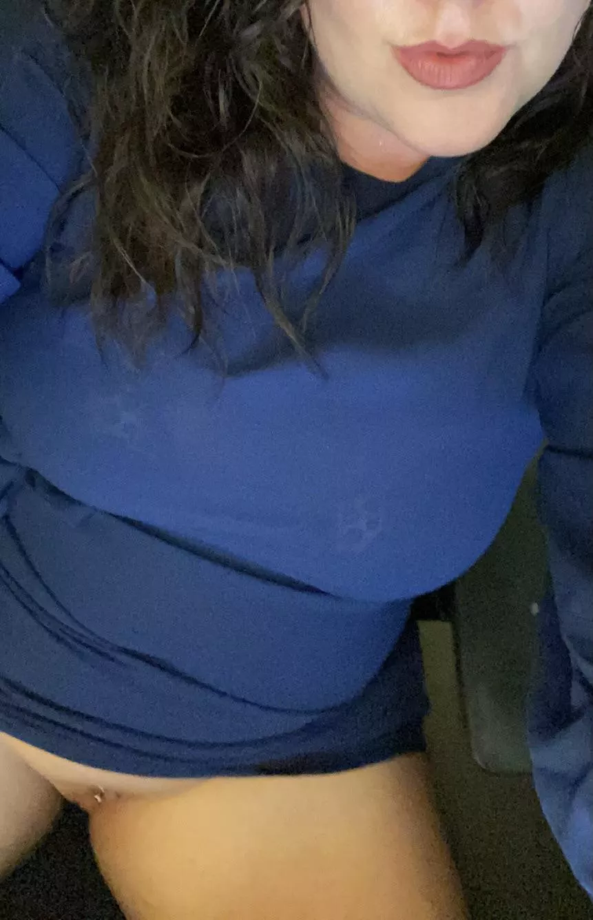 I wonder if work knows how slutty my #FuckFriday will be 💋 [F]40