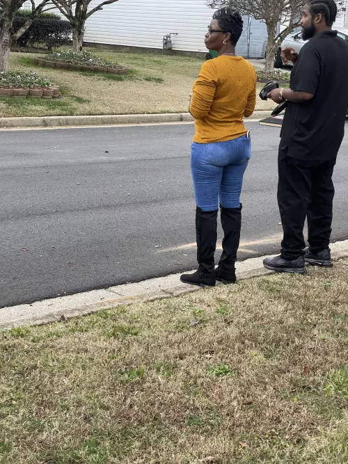 I wonder what that ass looks like without the jeans 😍😩👀