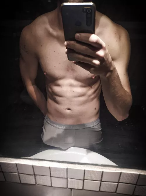 I wonder why people always look at my trousers ππ