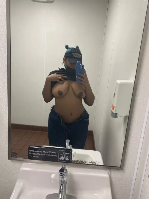 I would rather be on my knees for all the gorgeous girls here...but i gotta work instead 😭