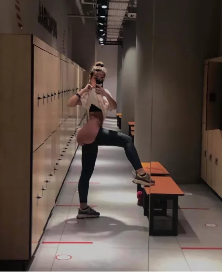 I’d like to apply for the position of head fuck buddy💕 I’d like to apply for the position of head fuck buddy💕