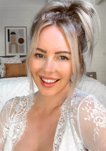 Iād love to hear, what makes a women elegant in your opinion? š