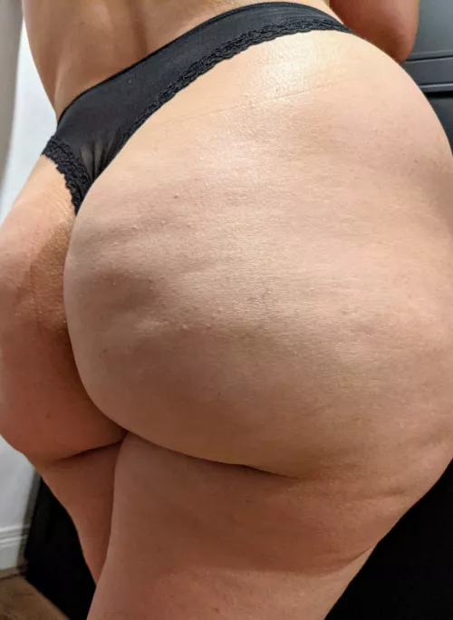 I'd love to know what you'd do to my ass... I'd love to know what you'd do to my ass...