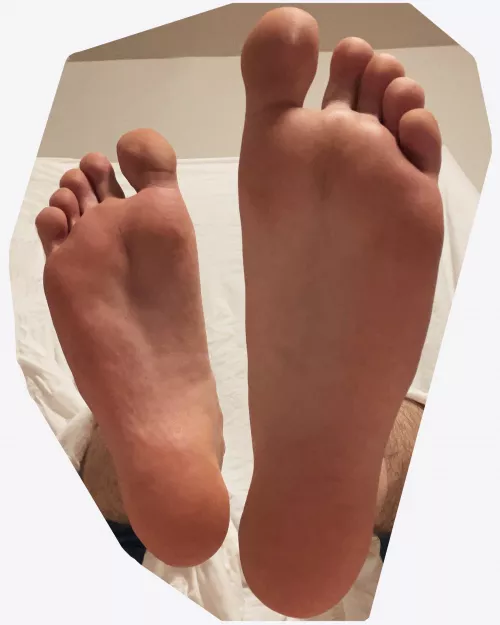 I’d love to receive some of your feet pics via dm ;)