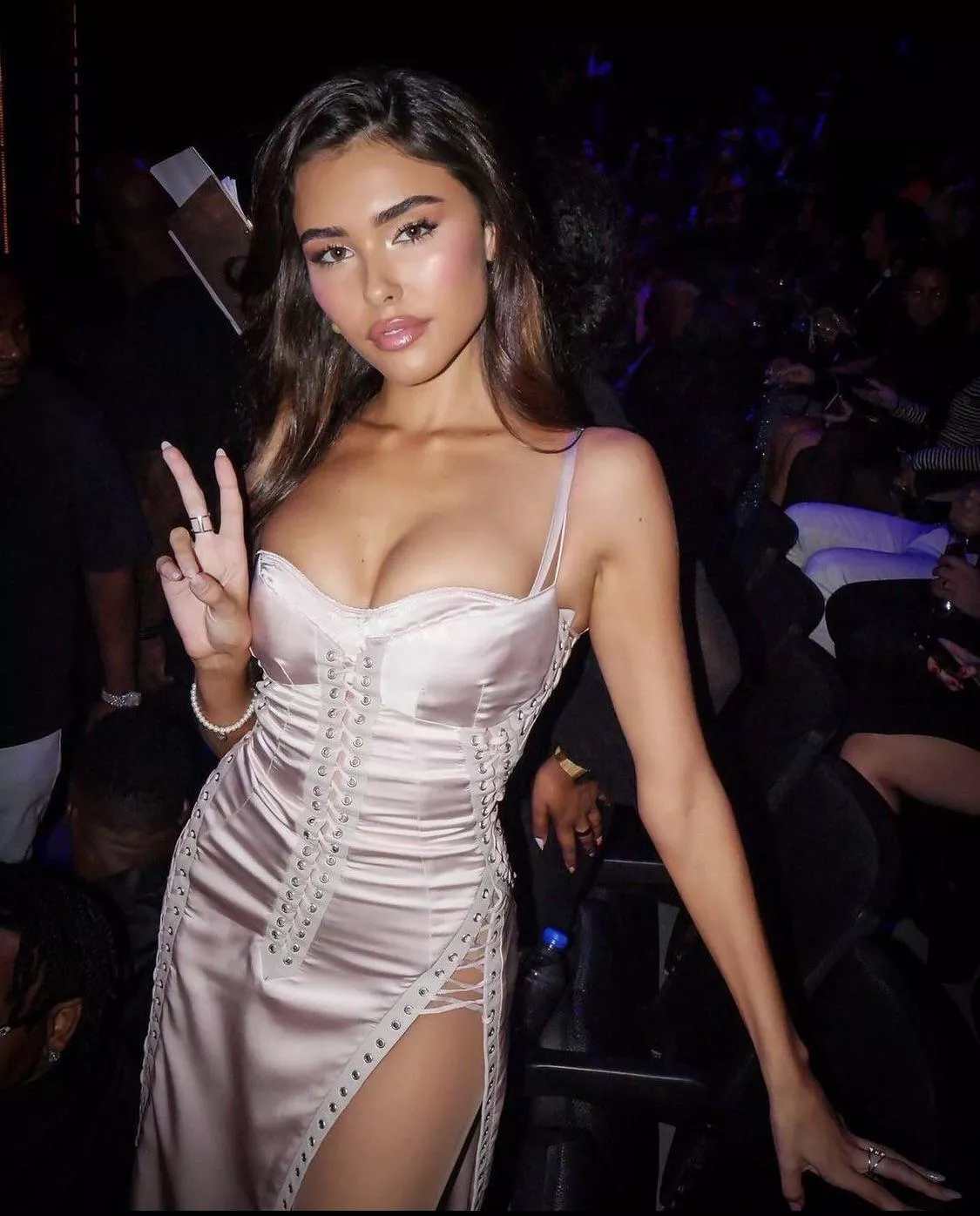 I'd love to worship goddess Madison Beer I'd love to worship goddess Madison Beer