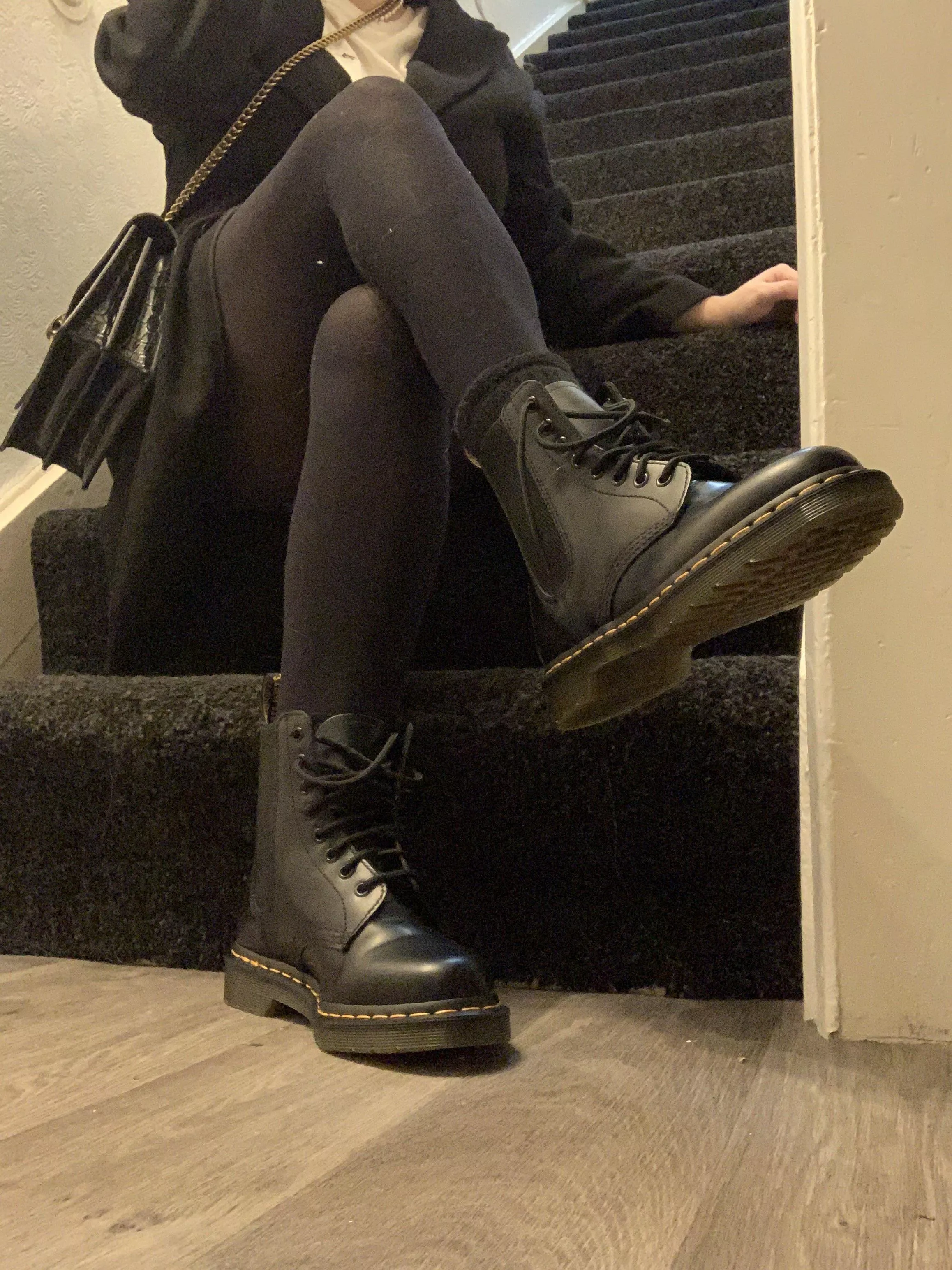 I’d tell you to get onto your knees and worship, pretend you’re infront like my little bitch… but you’d love that wouldn’t you? [domme] [oc]