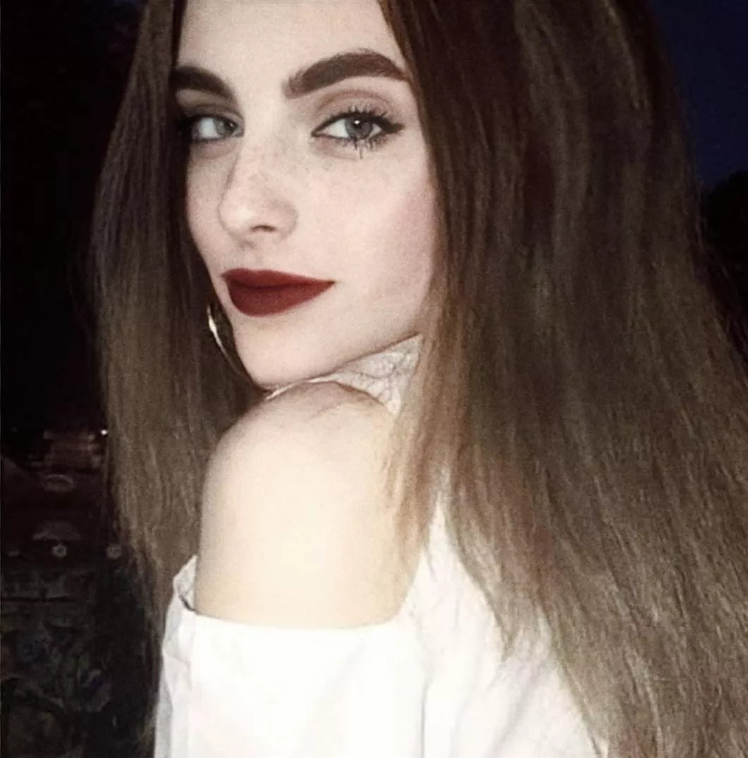 If I looked back at u like this, what would u do? 👀