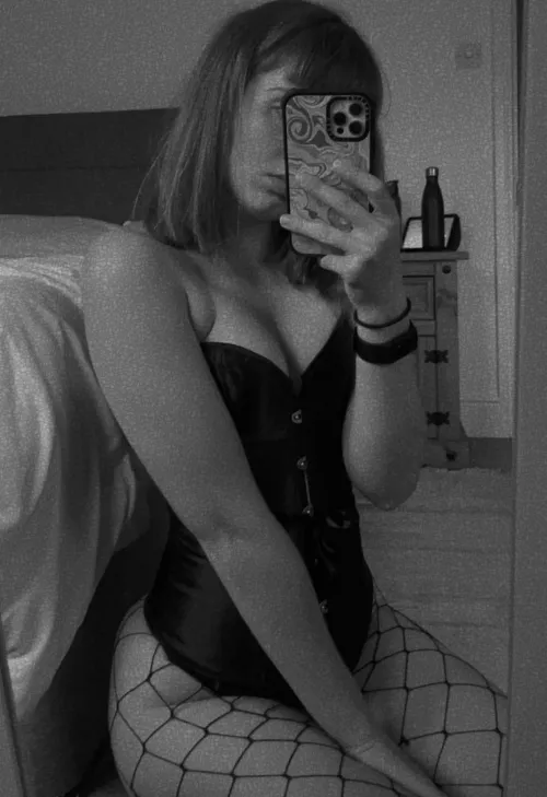 If I made an OF or Fansly who would sub?🥺