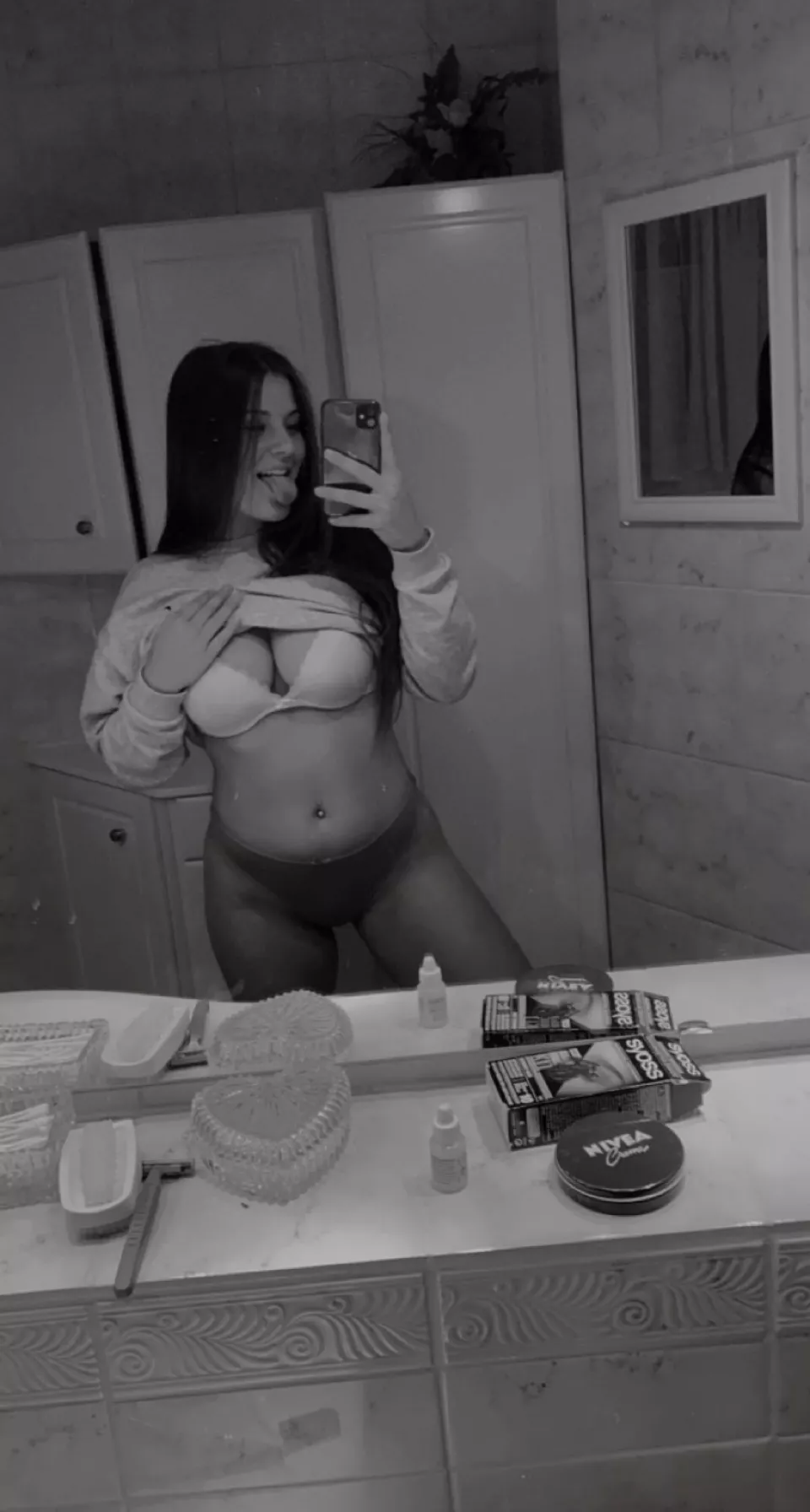 If I make you smile or hard, my mission has been accomplished today :) If I make you smile or hard, my mission has been accomplished today :)