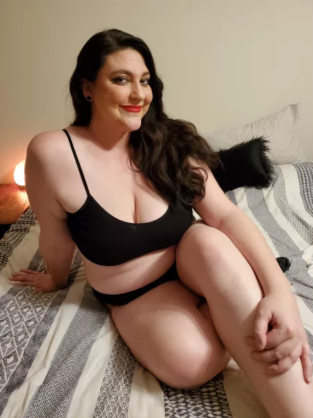 If I text you late at night, do you come over? If I text you late at night, do you come over?