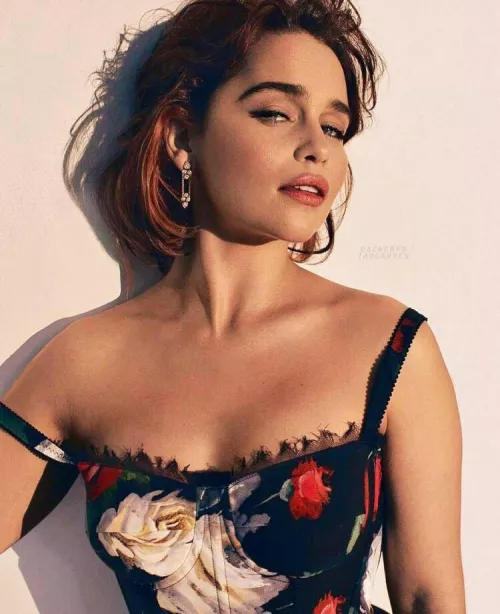 If we meet up to get off to Emilia Clarke together, at least one of us is gonna end up on his knees. If we meet up to get off to Emilia Clarke together, at least one of us is gonna end up on his knees.