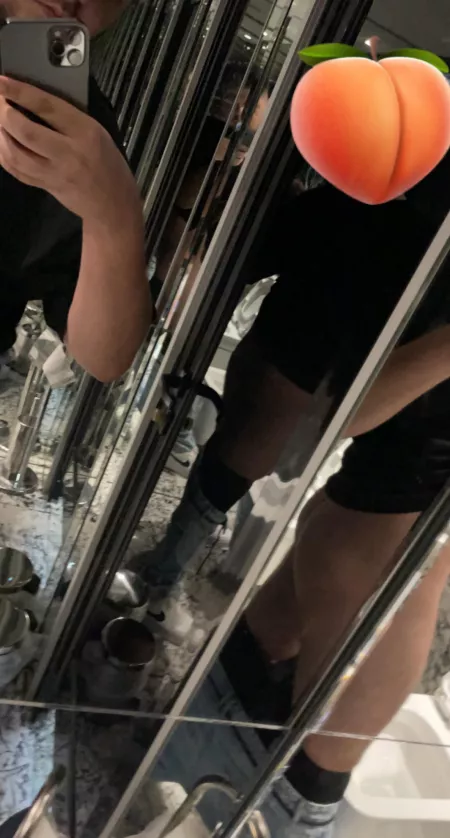 if you at the bar, come and clap these cheeks๐