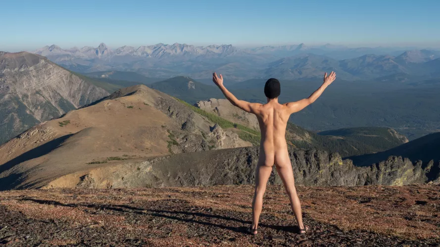If you don't get naked on a mountain top, were you ever really there? 😝 If you don't get naked on a mountain top, were you ever really there? 😝