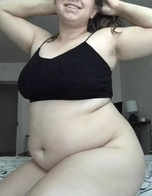 If you like chubby bellies, strong thighs, and big smiles… hi