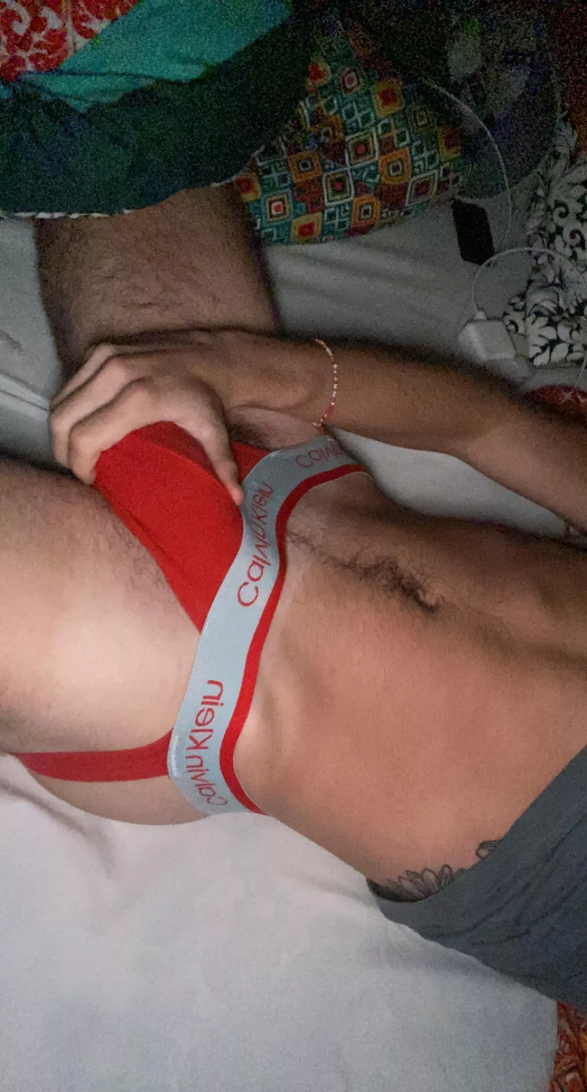 ⬆️ if you like my college bulge ;))