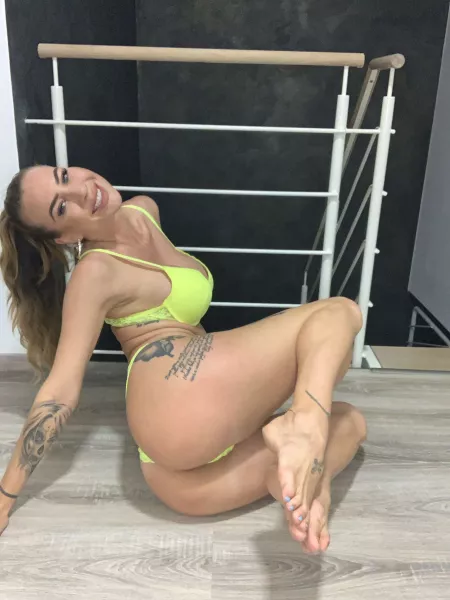 If you like my petite ass, I’d let you smash😚