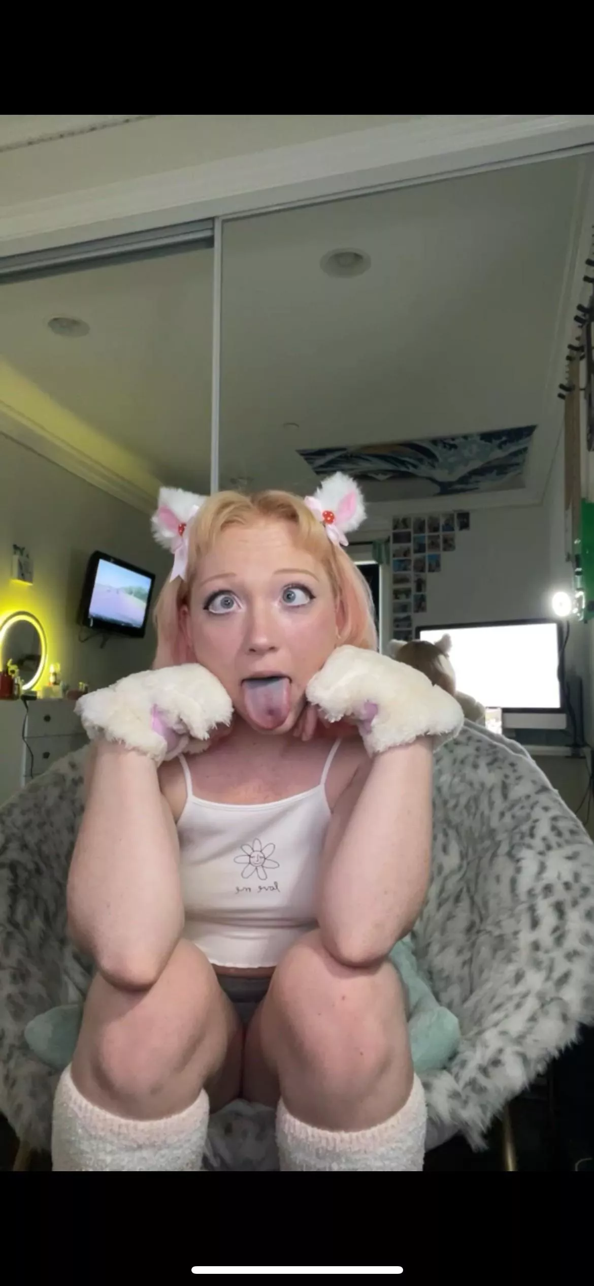 if you like what you see, support me and follow my twitch!