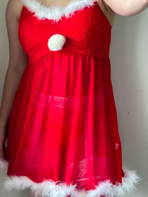 If you look closely, you can see a bit of what I'm wearing underneath :) [F]