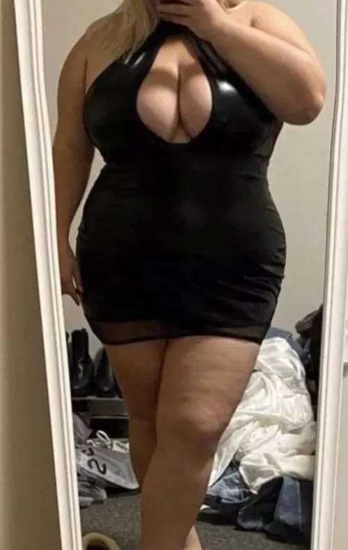 If you saw me at the bar in this dress tonight, would I catch your eye? 😈