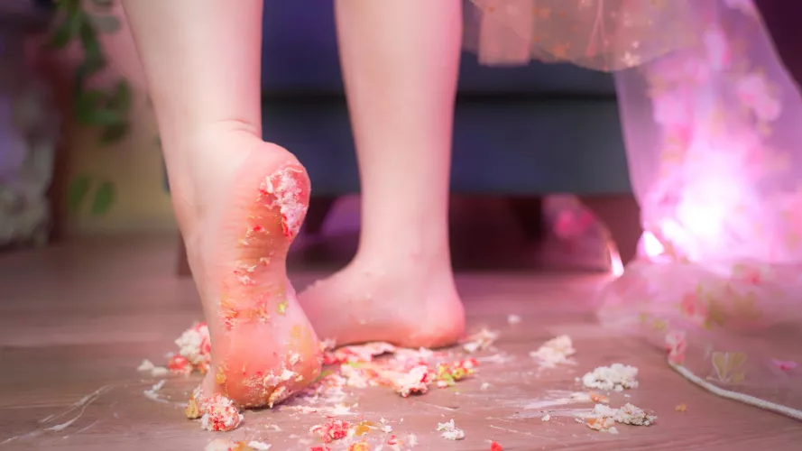 If you were here, you would clean up my feet with your tongue. Right? If you were here, you would clean up my feet with your tongue. Right?