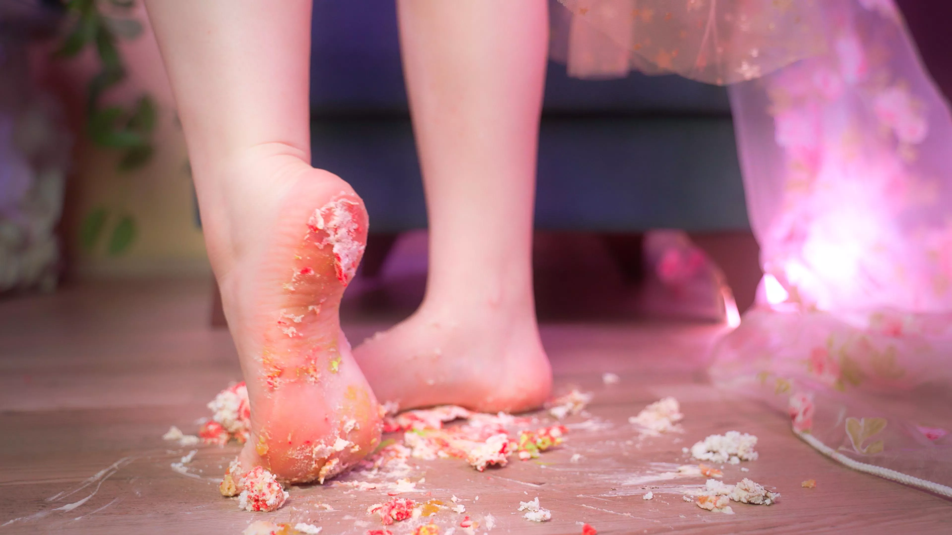 If you were here, you would clean up my feet with your tongue. Right? If you were here, you would clean up my feet with your tongue. Right?