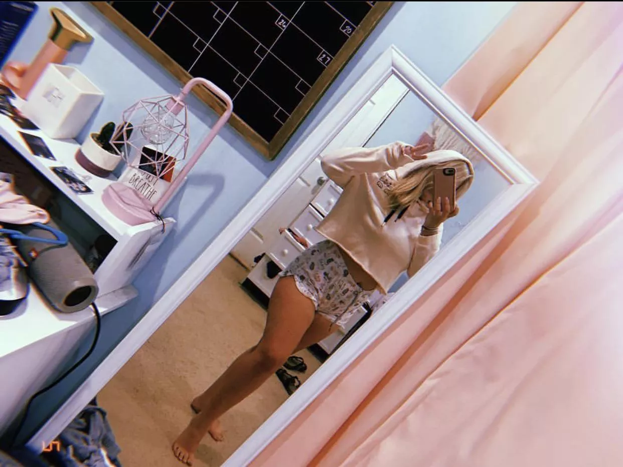 If you’re bigger than my boyfriend I’ll give you a surprise 😉😘 send pics pls 🖤