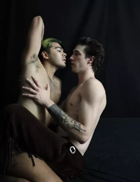 β¬οΈ If youβre down to have a threesome with us πππππ¦π¦π¦ Also, RichardxStephen π€«