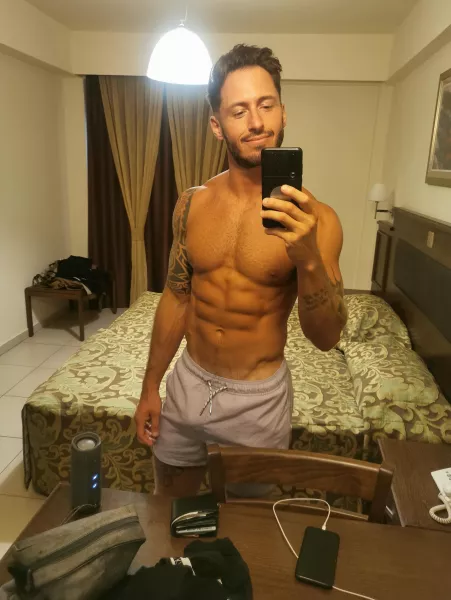 Ignore the terrible decor... Ignore the terrible decor...