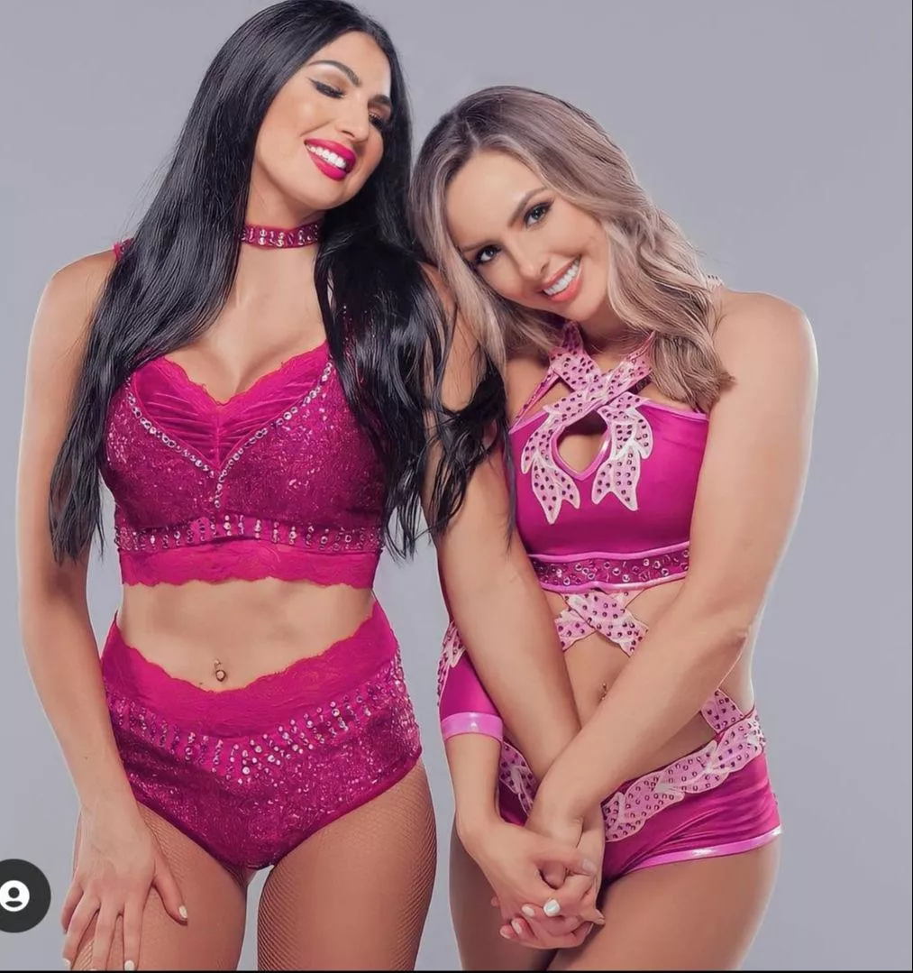 IIconics - Billie enormous boobs 😍 IIconics - Billie enormous boobs 😍