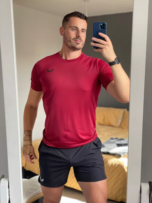 I’ll be grateful when my splint is off so I can train properly. I’ll be grateful when my splint is off so I can train properly.