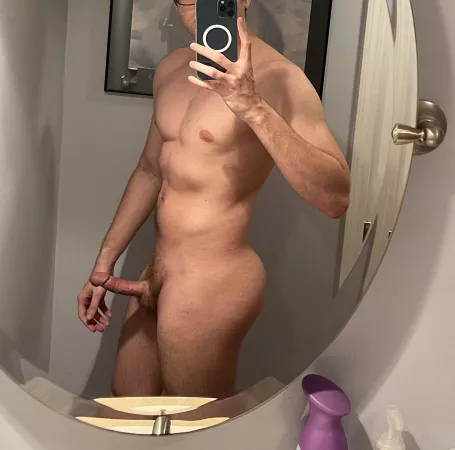 Iโll be the naked roommate :)
