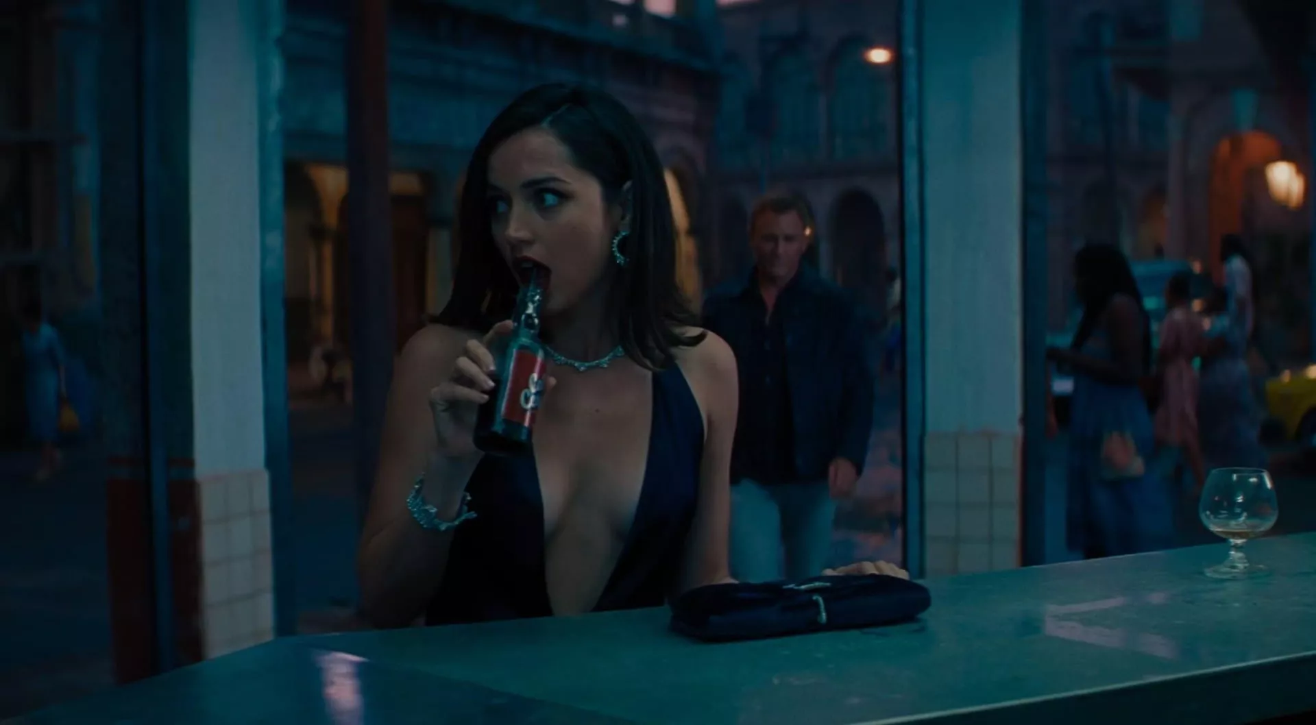 I'll feed for buds who play Ana de Armas I'll feed for buds who play Ana de Armas