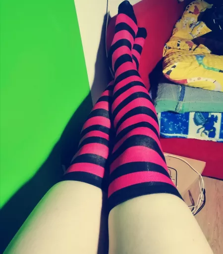 I'll get my phone stand today so I'll be able to do much more poses than just a Pov. Any suggestion? For now catch another old pic ^^ hope you enjoy it π