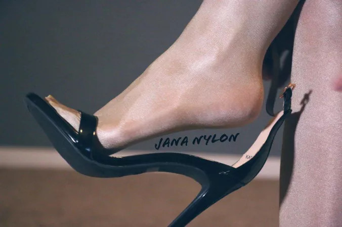 Iβll give yβall a little heel dangle