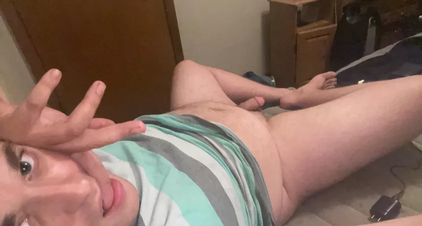 Iβm 29 from Iowa and this morning itβs just little guy and I waiting to get sucked ππ»ββοΈπ hmu