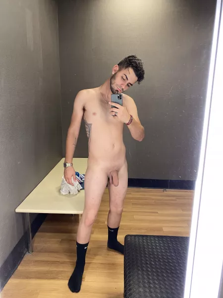 Iโm 5โ11โ ๐ Subscribe to my onlyfans for FREE! Link in the comments below!
