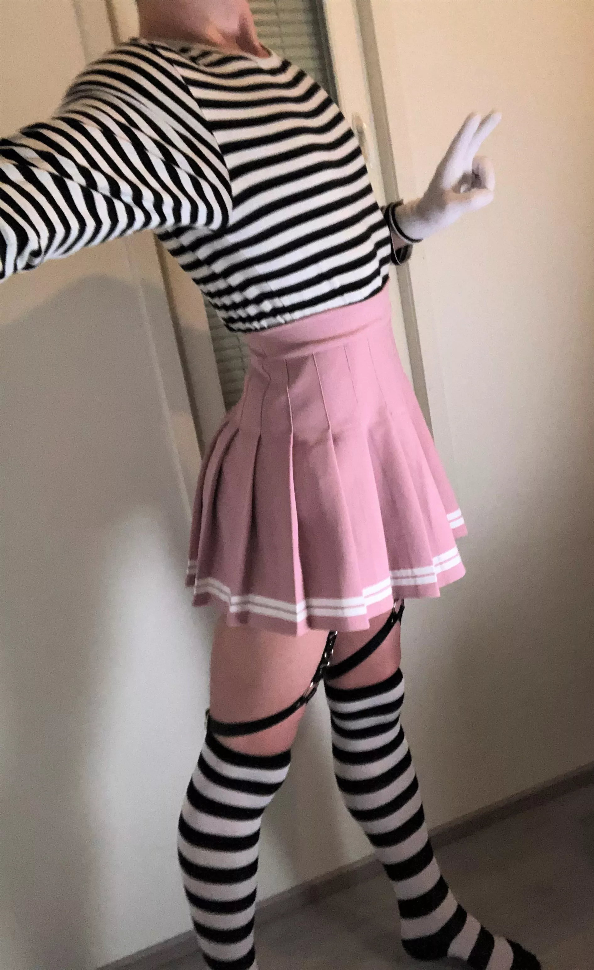 I'm a bit shy, but does anyone wanna game with me? 🥺👉👈