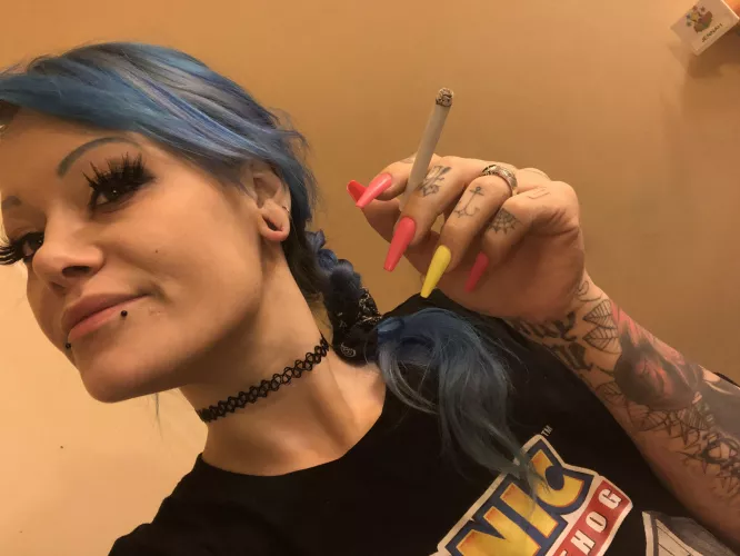 Im a cutie, I love first smoke of the day ๐