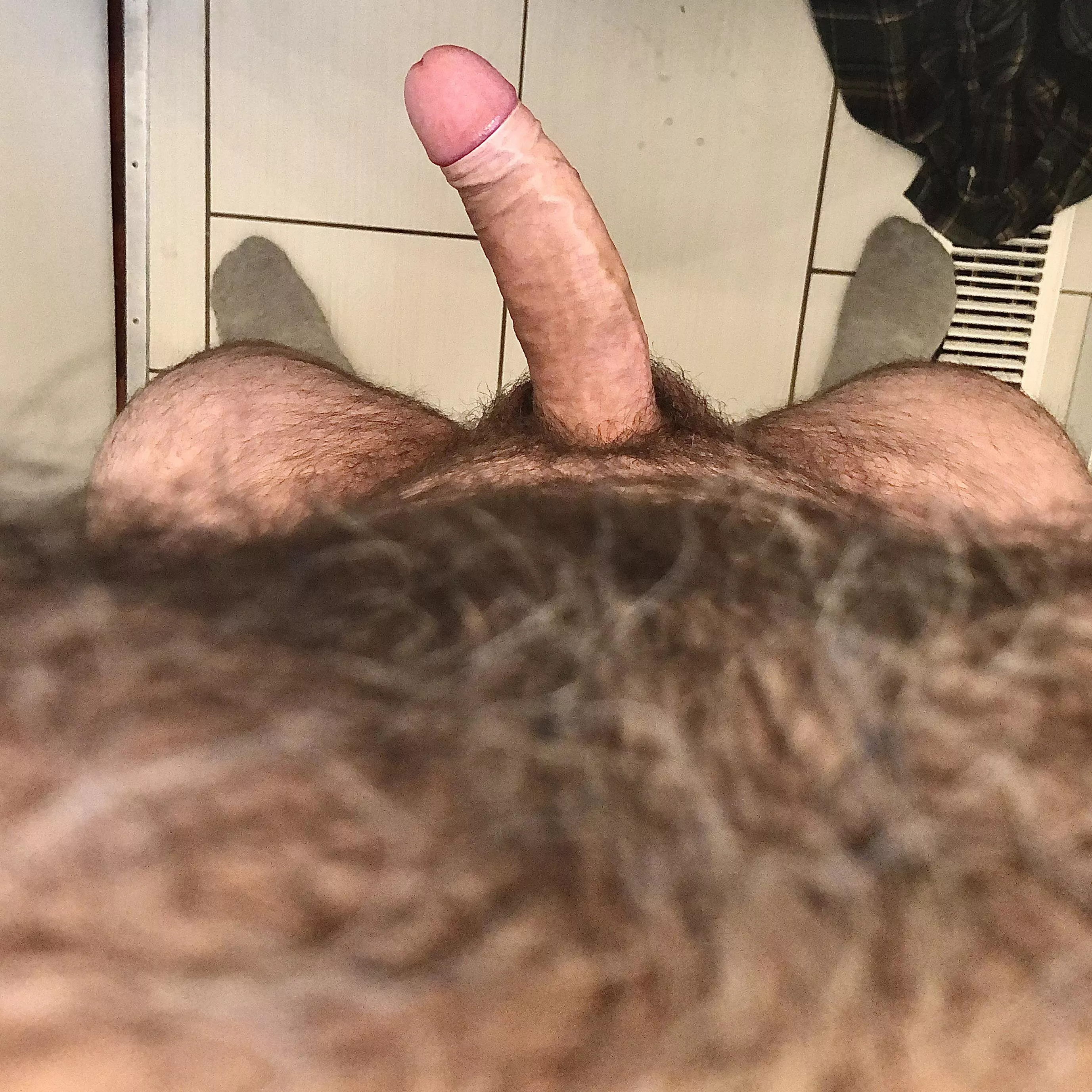I’m a little bit hairy and a little bit thick, and I love to talk dirty while you’re servicing my dick.(41)