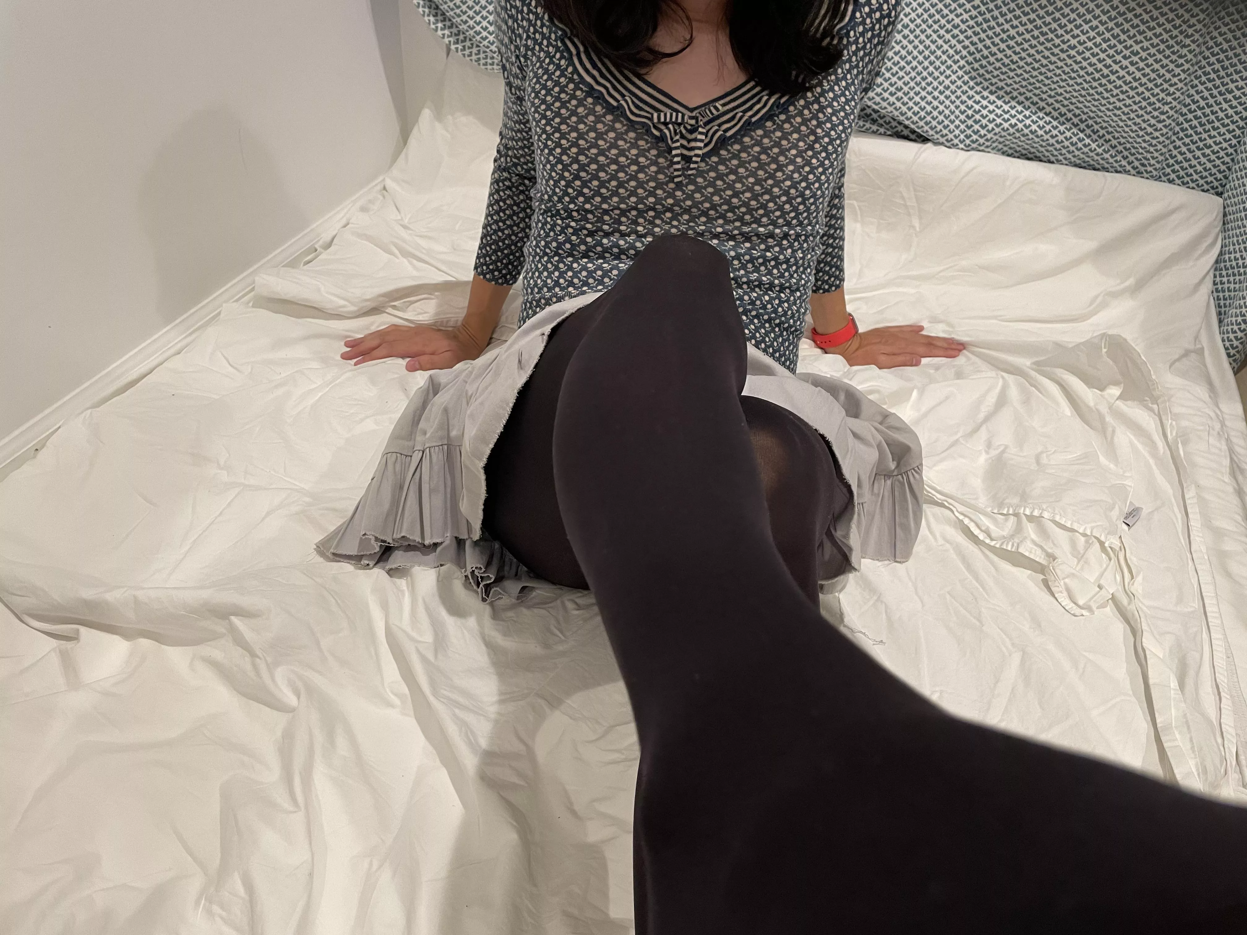 Iām a little shy. What do you think about my outfit? Iām a little shy. What do you think about my outfit?