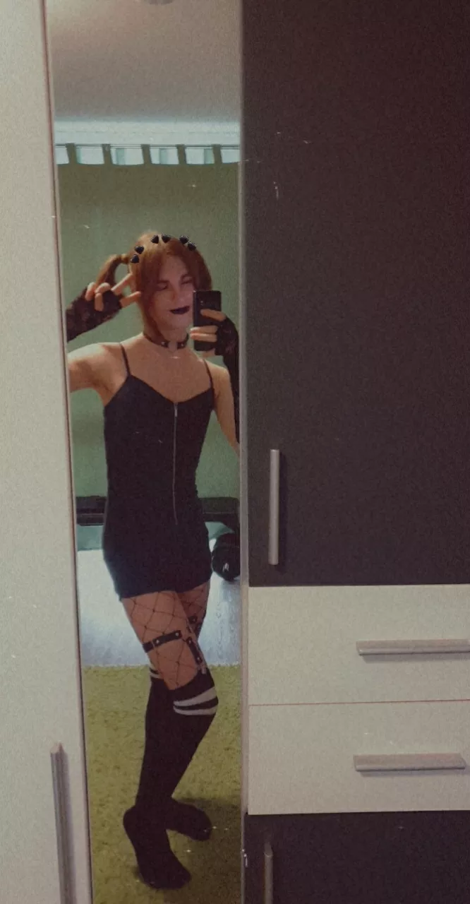 I'm a little too obsessed with black😅🖤