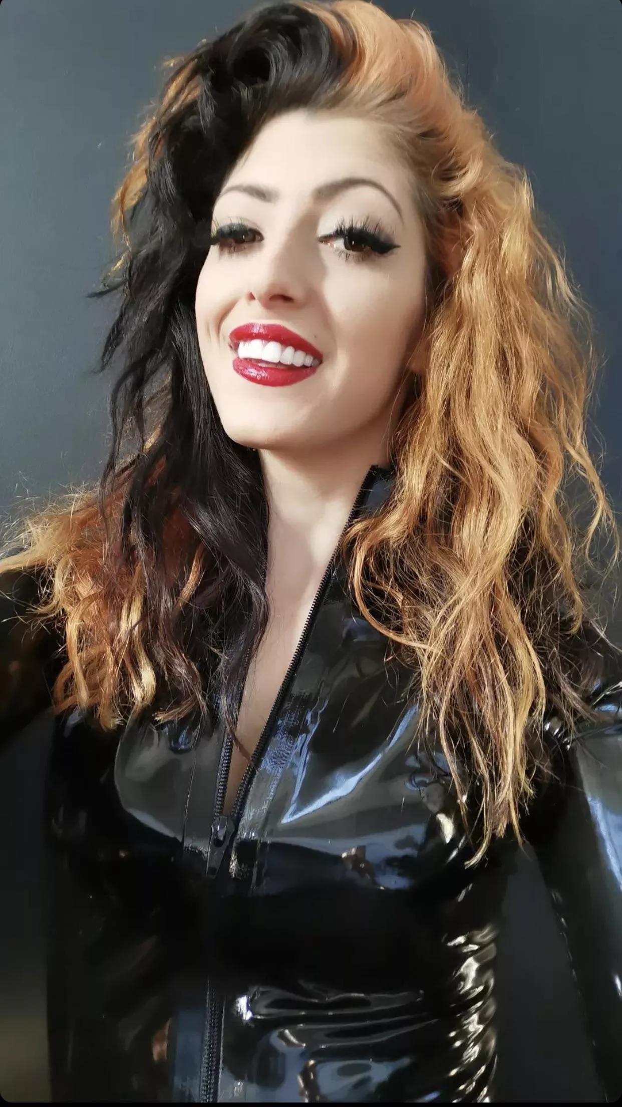 I’m a mistress looking for a submissive person to train own be with someday ❤️