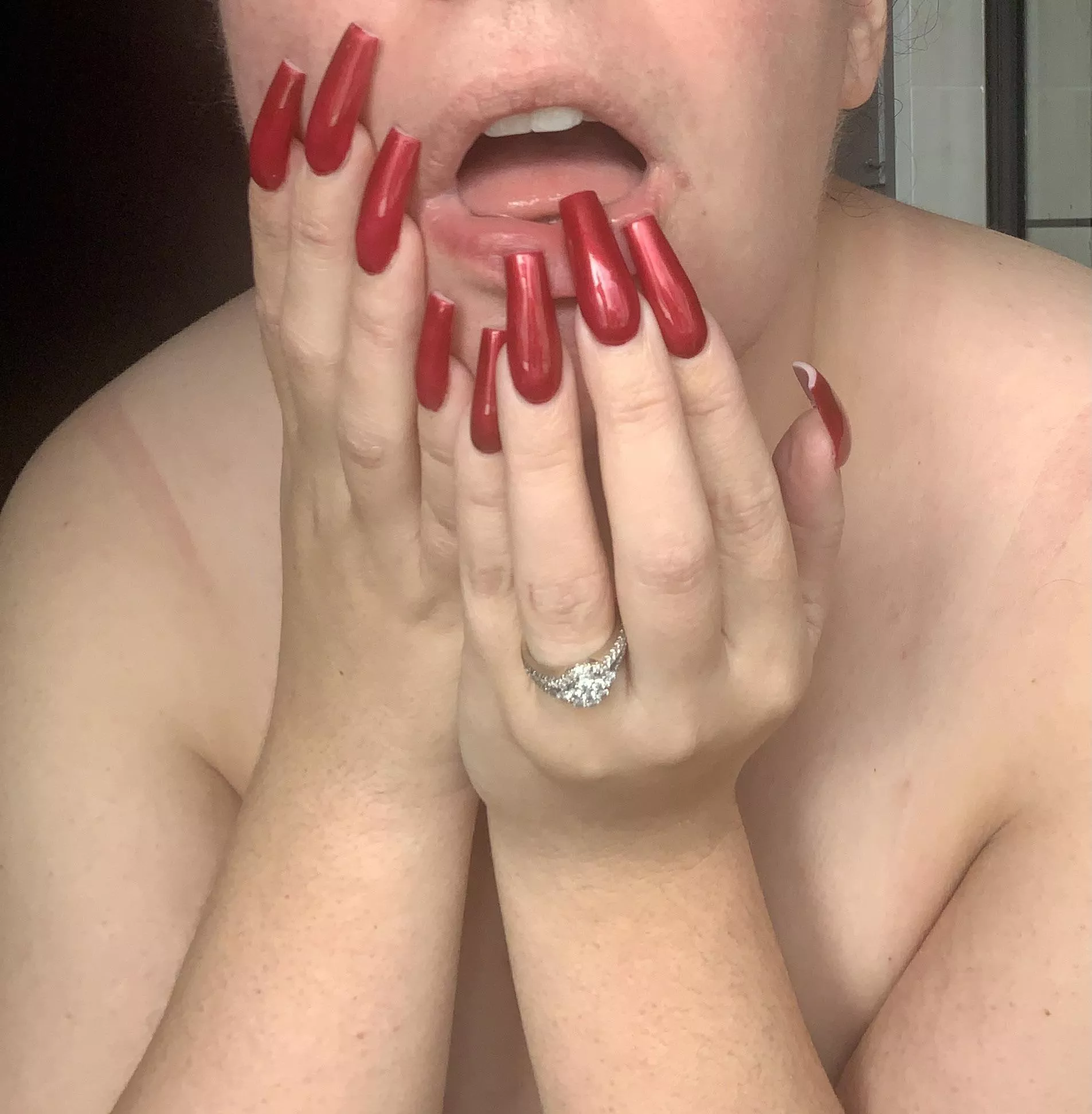 I’m a naughty nail technician… How long do you think you’d last with me? 😏💦