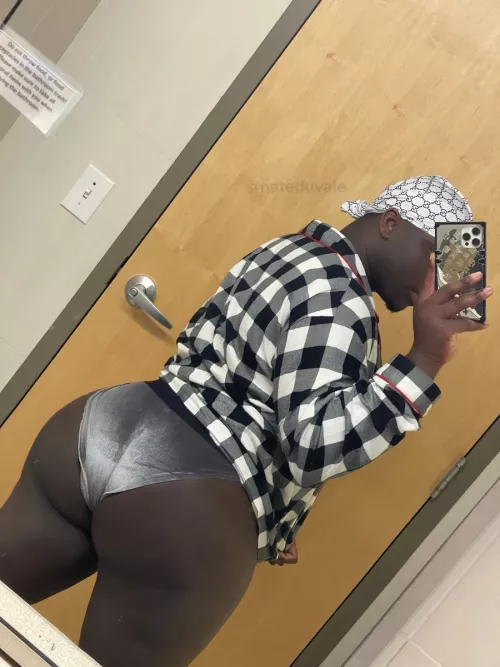 I'm a straight dude I love pussy with all my heart but I love looking at thicc fucking fat bottom bois bussy I'd lowkey smash π πππ€«