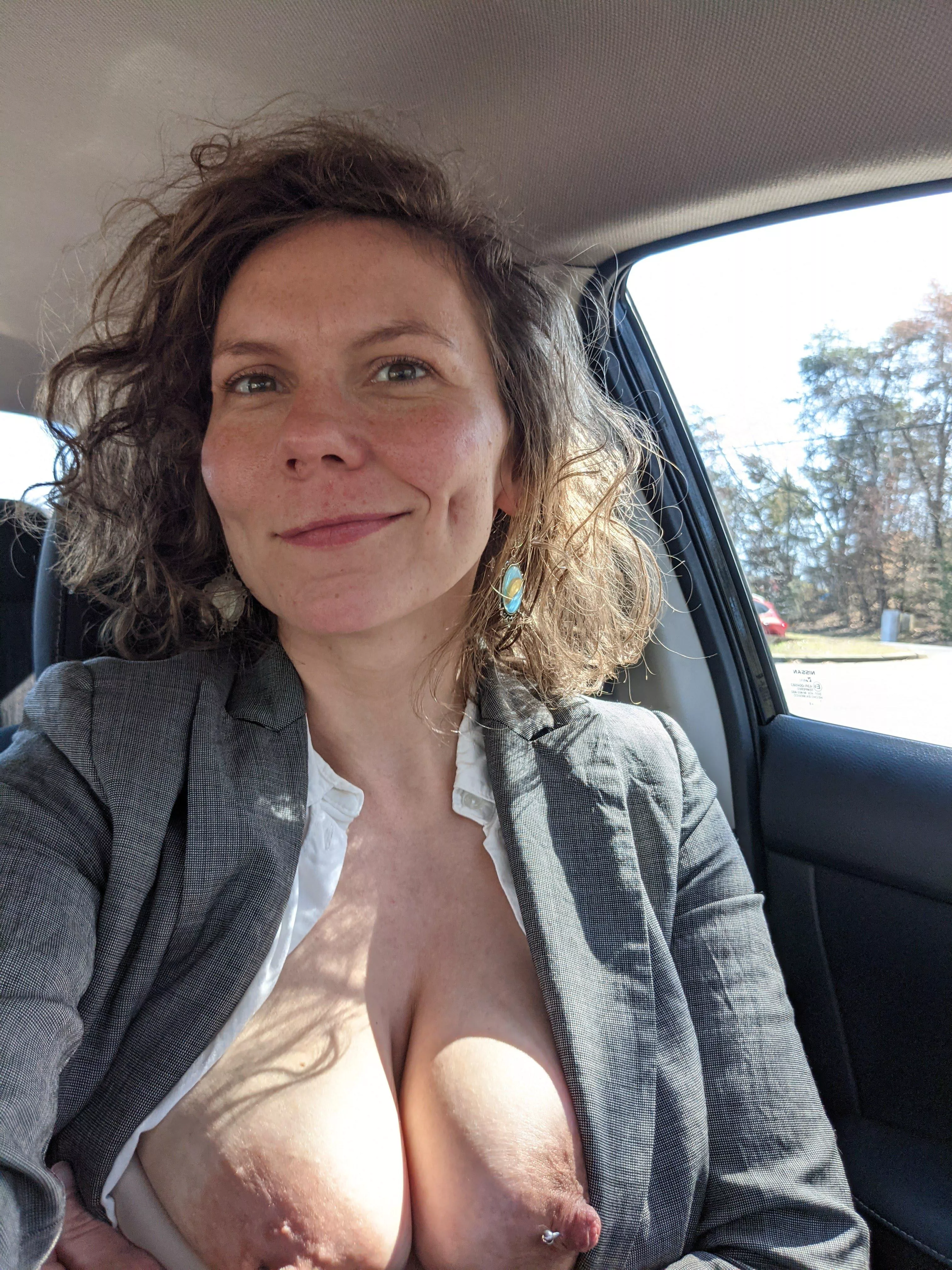 I'm a very important business lady I'm a very important business lady