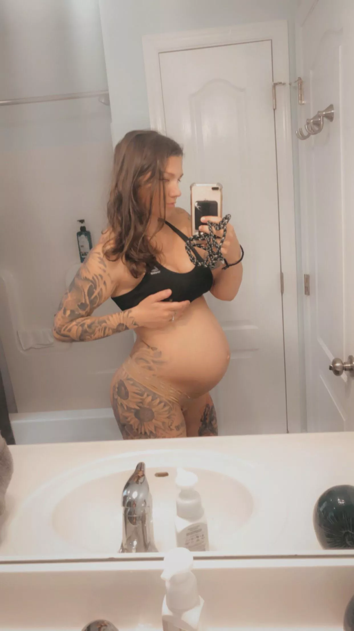 I’m about to be a mom of 2 at 31.. am I still sexy?🥰 I’m about to be a mom of 2 at 31.. am I still sexy?🥰
